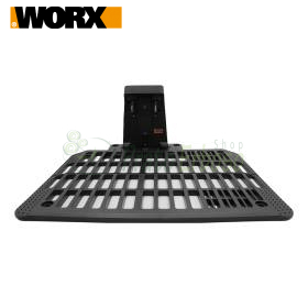 Bază de încărcare XL WORX pentru robot de tuns gazon, amplasată pe iarbă în grădină