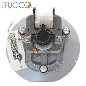 Ventilateur de fumée métallique 951035700 avec turbine à pales, posé sur établi d’atelier