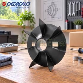 Schwarzer Lüfter FAN-180 für Elektropumpe mit 55 mm Welle auf Werkbank