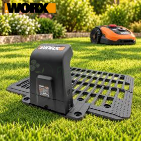 Bază de încărcare XL WORX pentru robot de tuns gazon, amplasată pe iarbă în grădină
