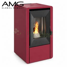 Poêle à granulés Smart rouge avec porte noire vitrée, flamme visible dans un salon moderne