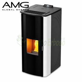 Stufa a pellet Idro DD 23,1 kW bianca in soggiorno moderno con fiamma visibile