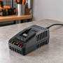Chargeur rapide de batterie 20 V WORX WA3880 sur établi d’atelier